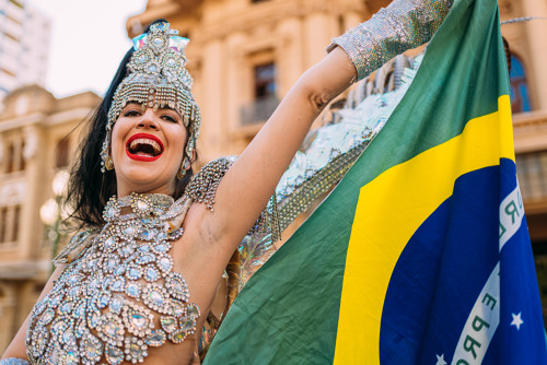 Magnifique danseuse brésilienne au carnaval de Rio