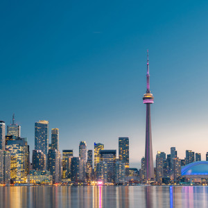 Magnifique photo de Toronto au Canada prise de nuit