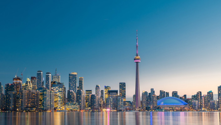 Magnifique photo de Toronto au Canada prise de nuit