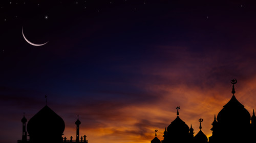 Panorama d'une mosquée de Qatar en pleine nuit