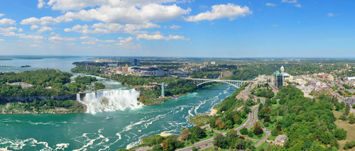 Incroyable panorama des Chutes du Niagara au Canada