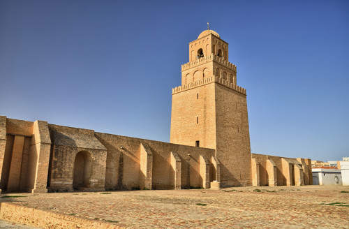 Photo de l'imposante mosquée de Kairouan en Tunisie