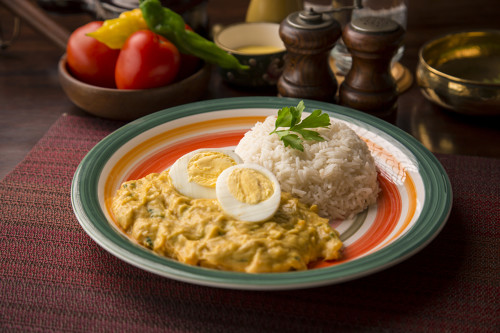 Photo du plat goûteux du Pérou appelé l'Aji de Gallina