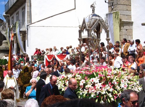 Photographie prise lors de la fête traditionnelle du Corpus Christi au Pérou