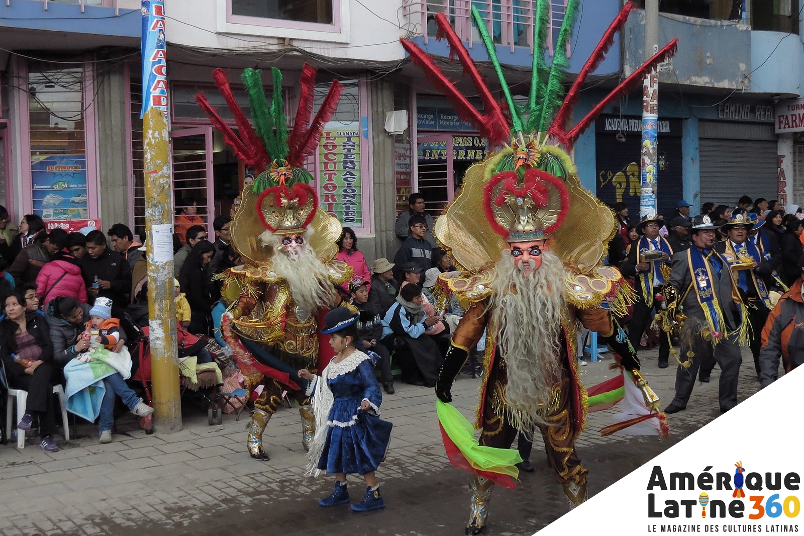 Photo des costumes typiques portés par des péruviens pour la Fiesta de la Candelaria