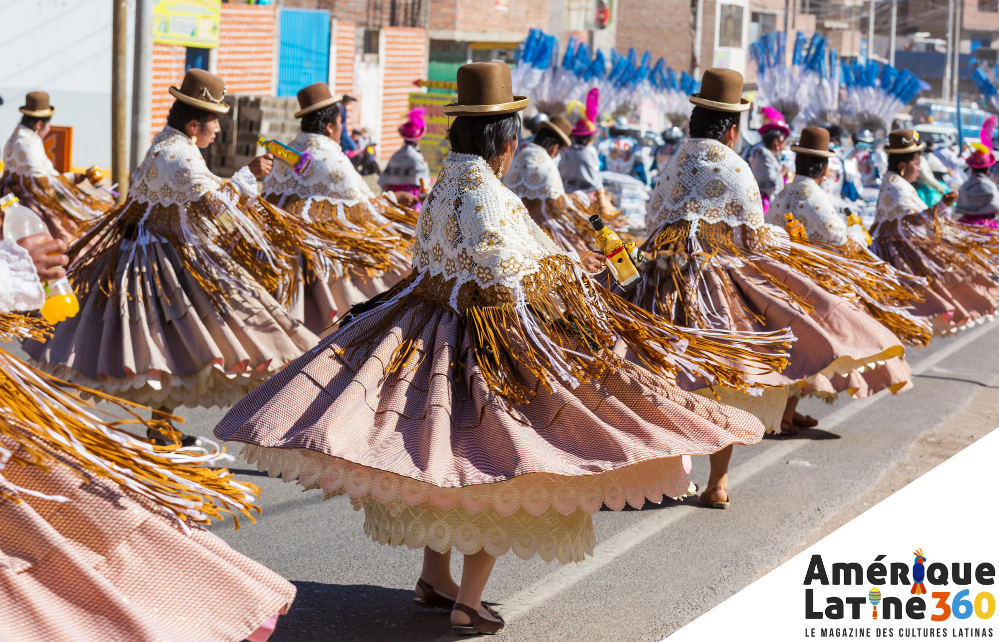 Photo des tenues traditionnelles du Pérou pour fêter le Carnaval annuel